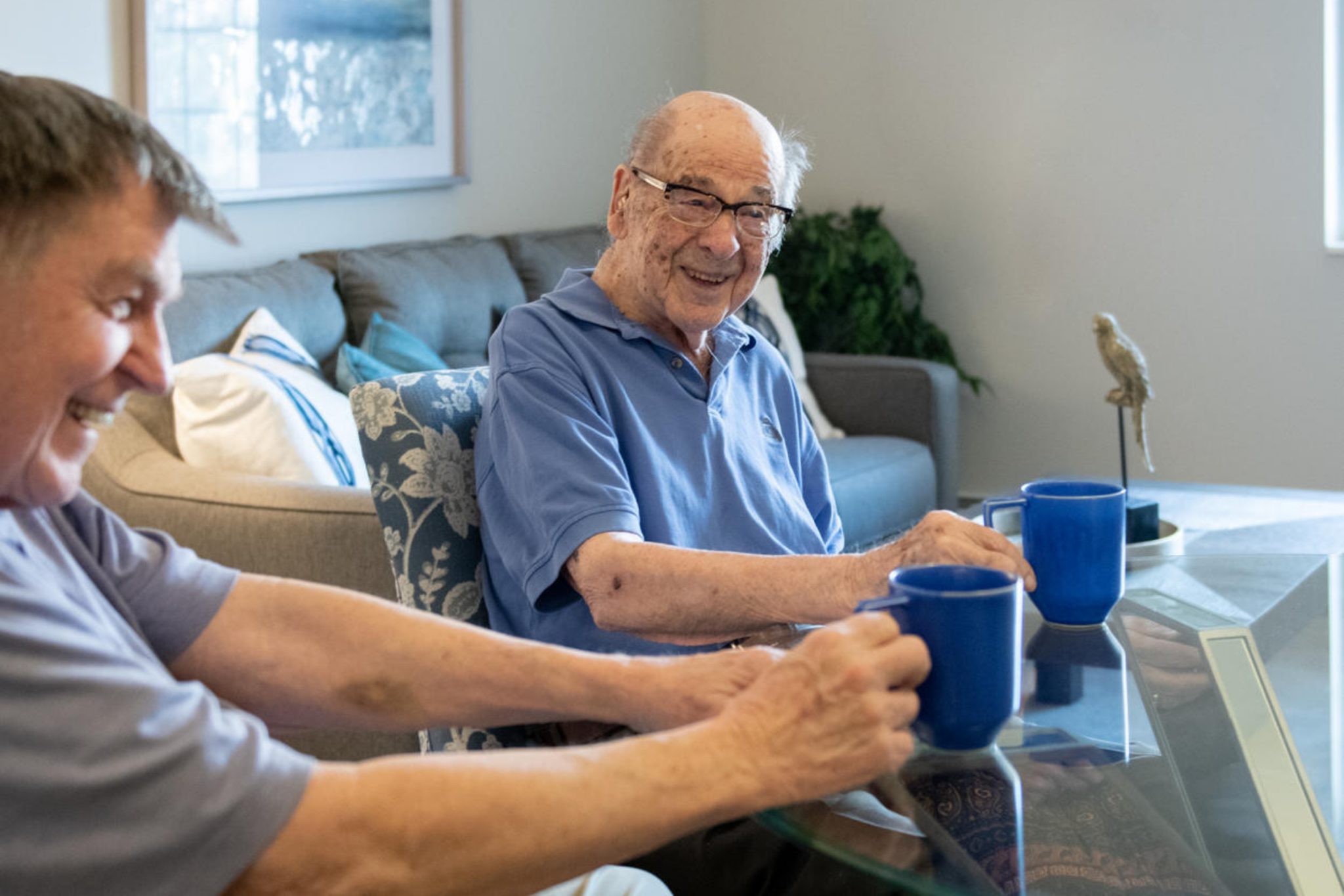 Someren Glen Senior Living Community in Centennial, CO - older residents enjoying drinks together largelandscape